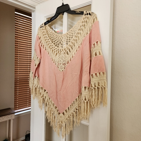 Umgee Boho Crochet Fringe Pink Cream Lace Trim Large Festival Poncho Blouse - Picture 2 of 10